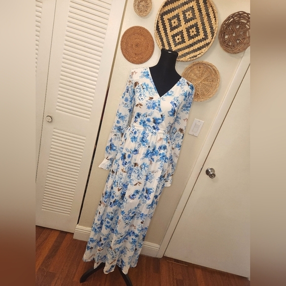 LAST ONE! Blue And White Floral Long Sleeve Maxi Wrap Dress - Picture 4 of 11